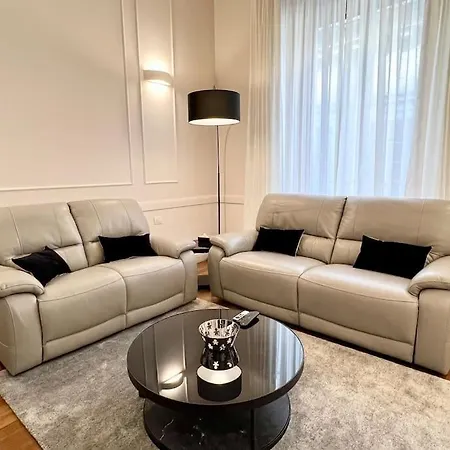 Charming Penthouse Near Duomo