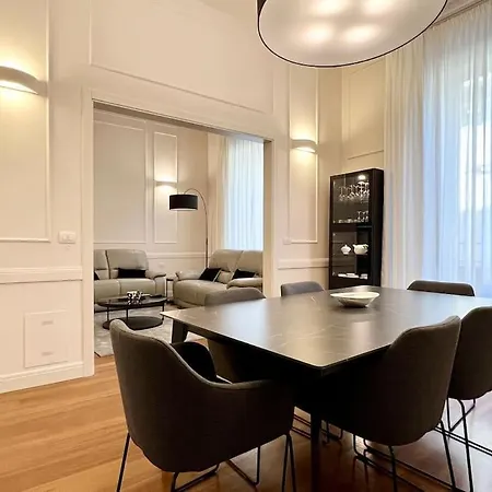 Charming Penthouse Near Duomo Διαμέρισμα *