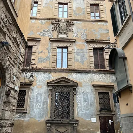 Διαμέρισμα Charming Penthouse Near Duomo *