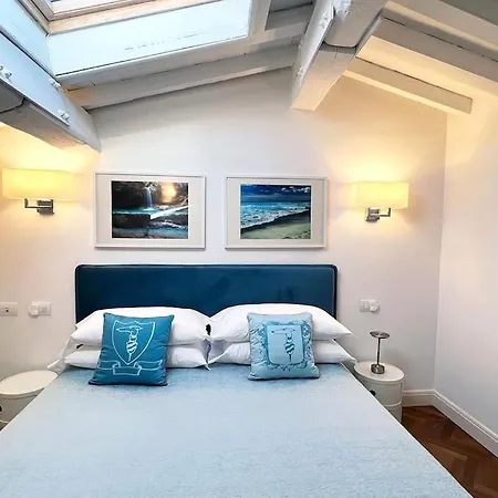 Charming Penthouse Near Duomo Διαμέρισμα *