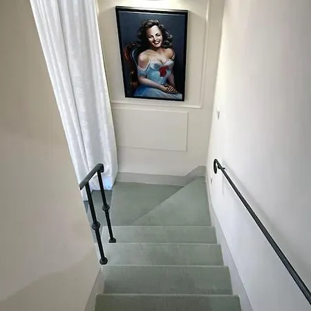 Διαμέρισμα Charming Penthouse Near Duomo *