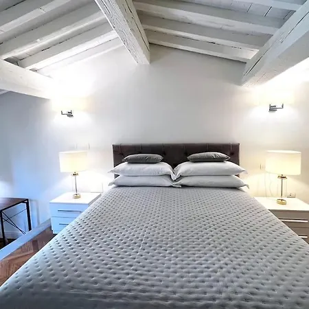 Charming Penthouse Near Duomo *