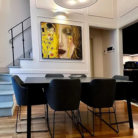 Charming Penthouse Near Duomo Διαμέρισμα *