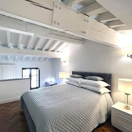 Charming Penthouse Near Duomo Διαμέρισμα